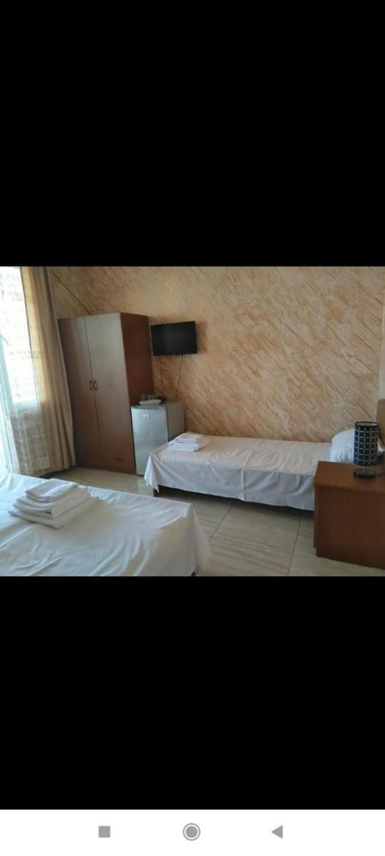Geno Guest House Kvariati Habitación foto