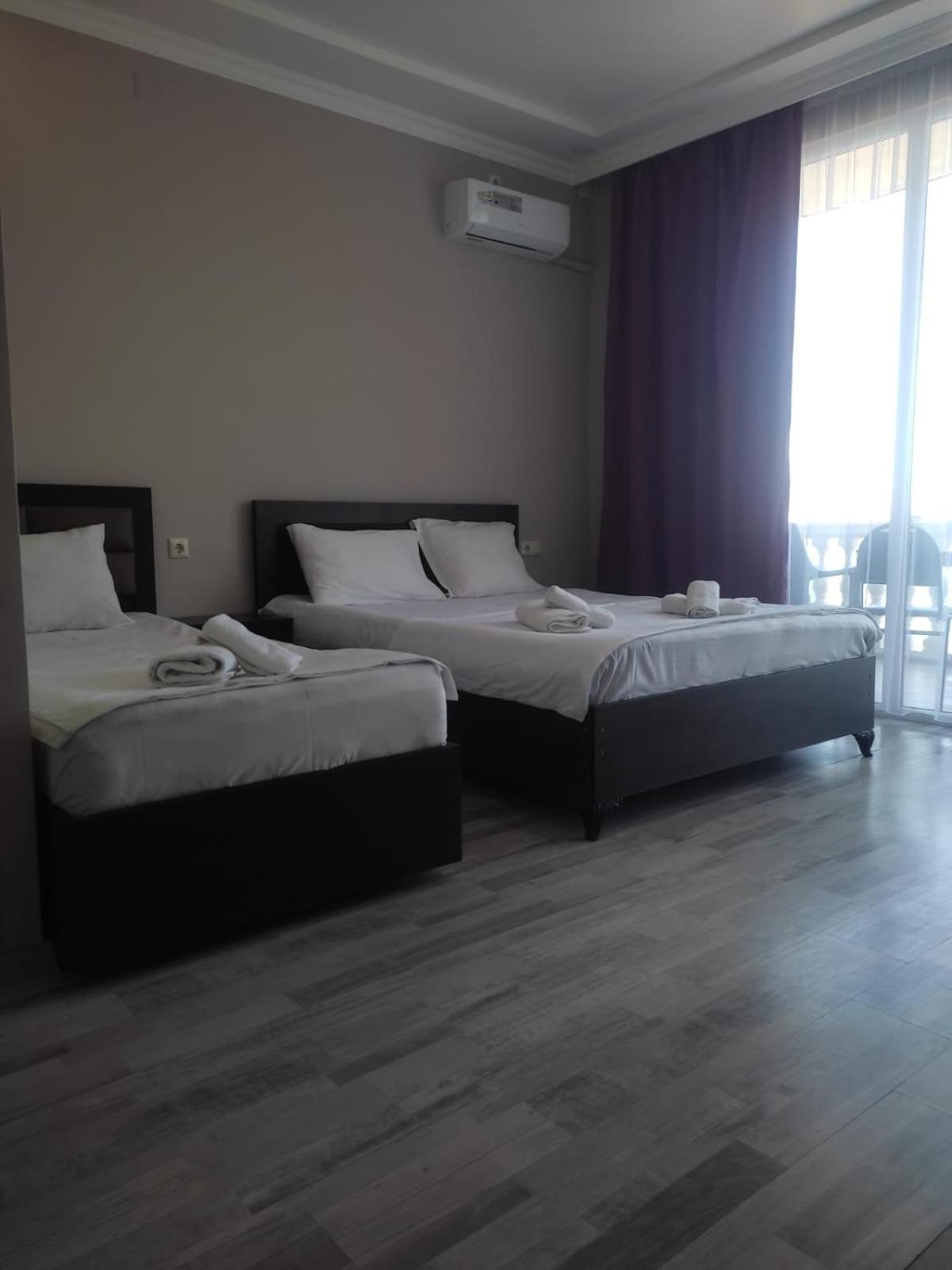 Geno Guest House Kvariati Exterior foto
